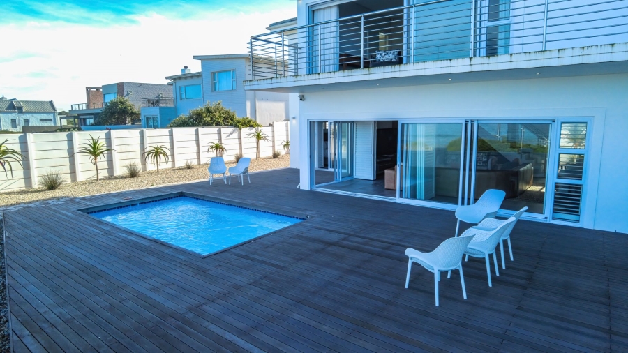 4 Bedroom Property for Sale in Pearl Bay Western Cape